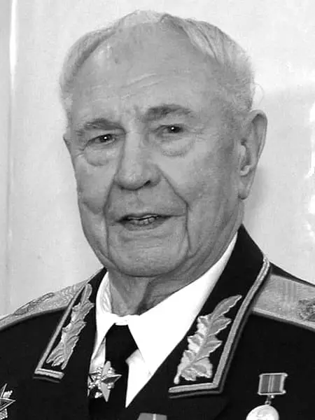 Dmitrij Yazov - foto, biografie, osobní život, příčina smrti, maršál