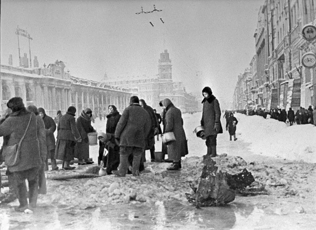 Skriklike feiten oer it blokkade fan Leningrad: Eveneminten, kannibalisme, iten, libben