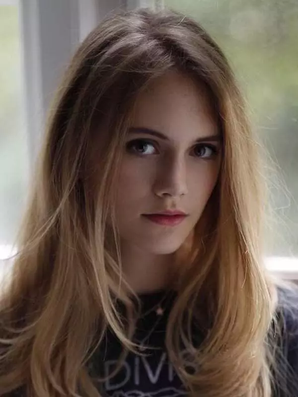 Emilia Jones - Litrato, Biograpiya, Personal nga Kinabuhi, News, Films 2021