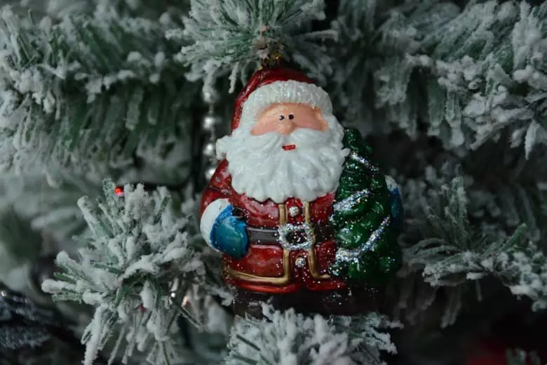 Naon ngaran santa Claus di nagara anu béda? - latar tukang