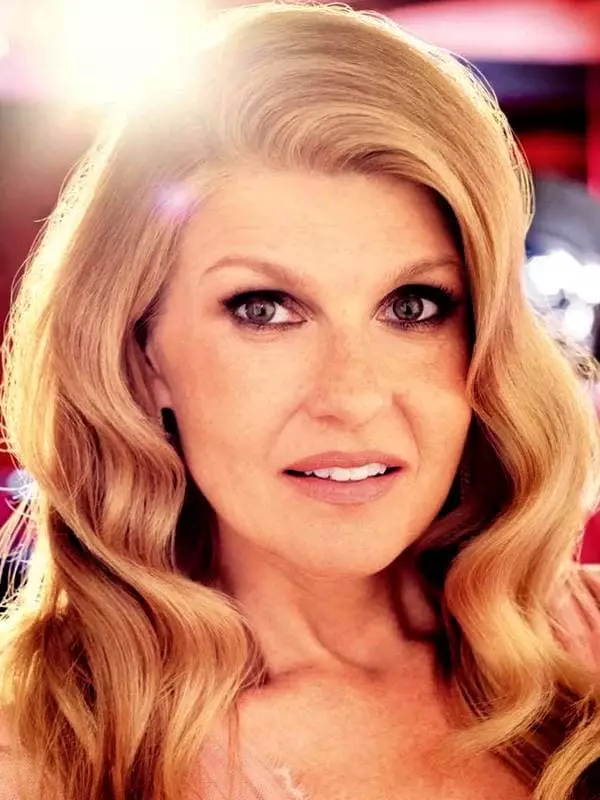 Connie Britton - 照片，傳記，個人生活，新聞，電影2021