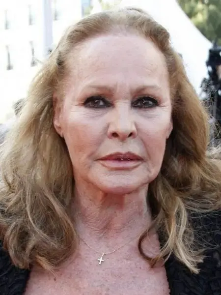 I-UrSula Andress - isithombe, i-Biography, Umlingisi, Impilo Yakho, Izindaba, Amafilimu 2021