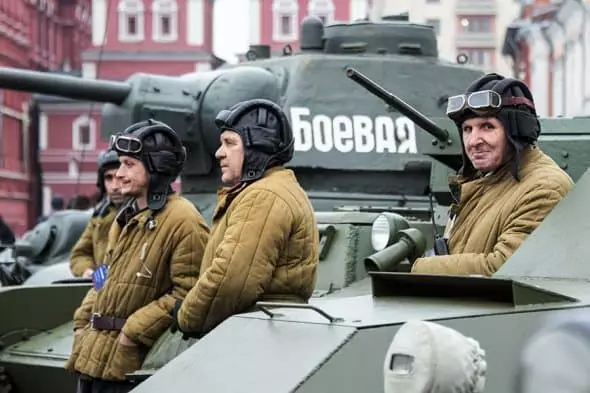 2019年11月7日パレードリハーサル（写真：Evgeny Biyat / Ria Novosti。出典：https://www.rbc.ru）