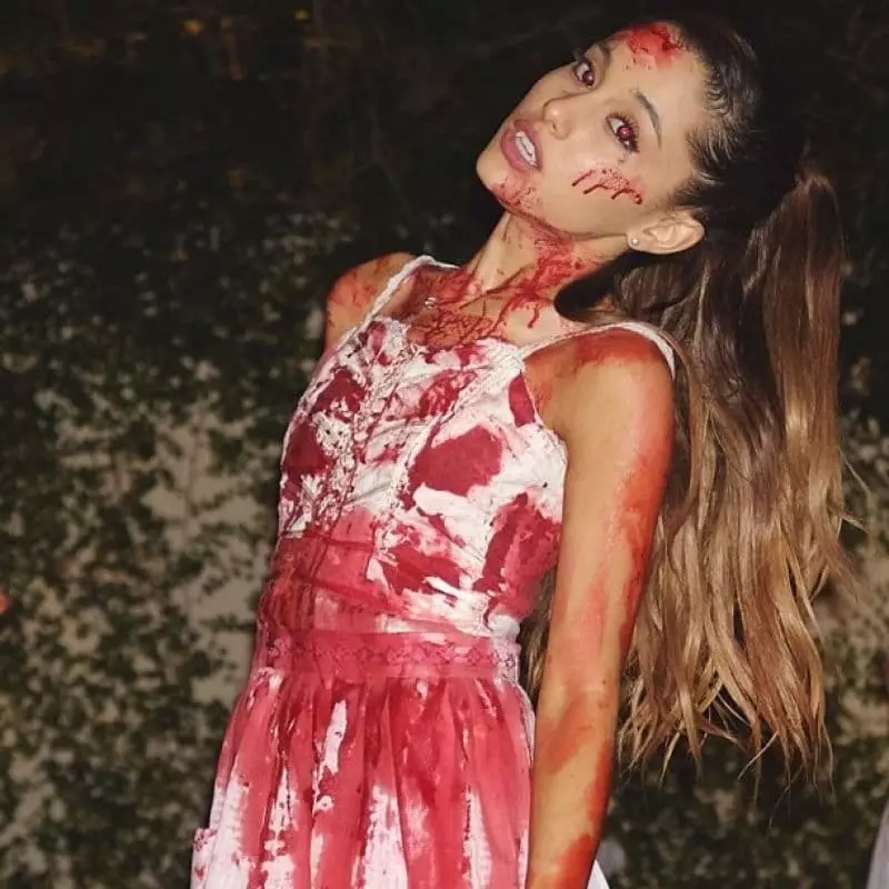Ariana Grande Godiya akan Halloween