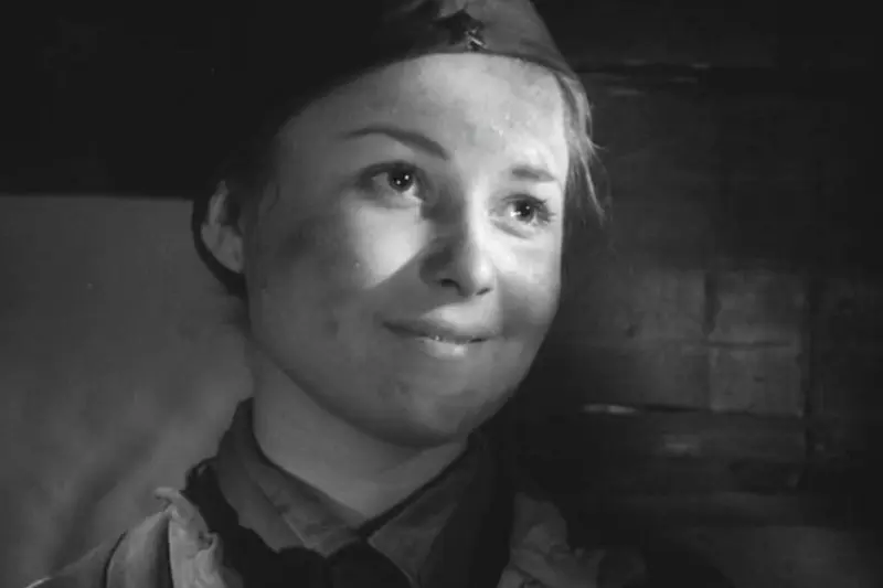 Lyudmila Egorova在他的青年（來自電影“士兵的框架”）